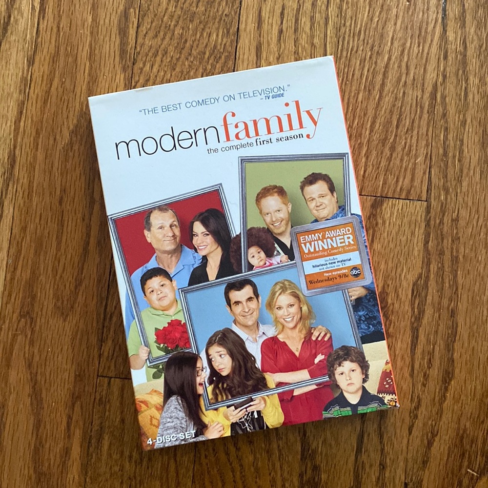 New Modern Family Season 1 DVD Set